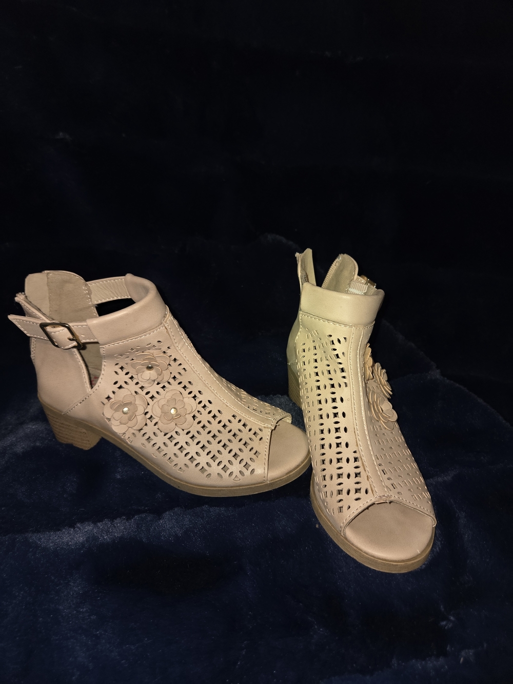 Women’s Cutout Peep-Toe Block Heel Sandals - Nude
